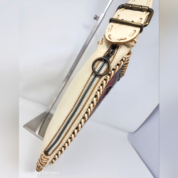 Fendi Runway Oyster Shaped Leather & Metal Shoulder Bag - Picture 7 of 16